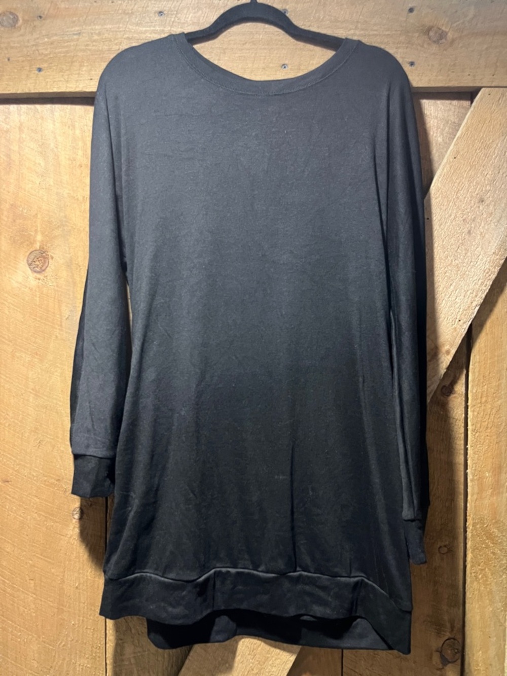 Relaxed Black Long-Sleeve Tunic Top